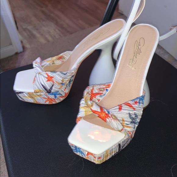 White Chunky heel starfish pattern - Picture 2 of 2